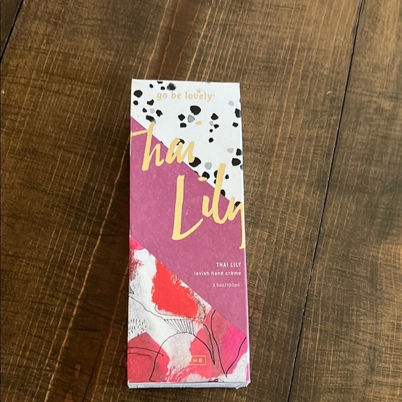 Pink Radiant Glow Moisturizer Skincare - Picture 1 of 5